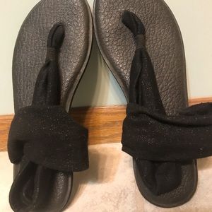 Sanuk yoga sandals